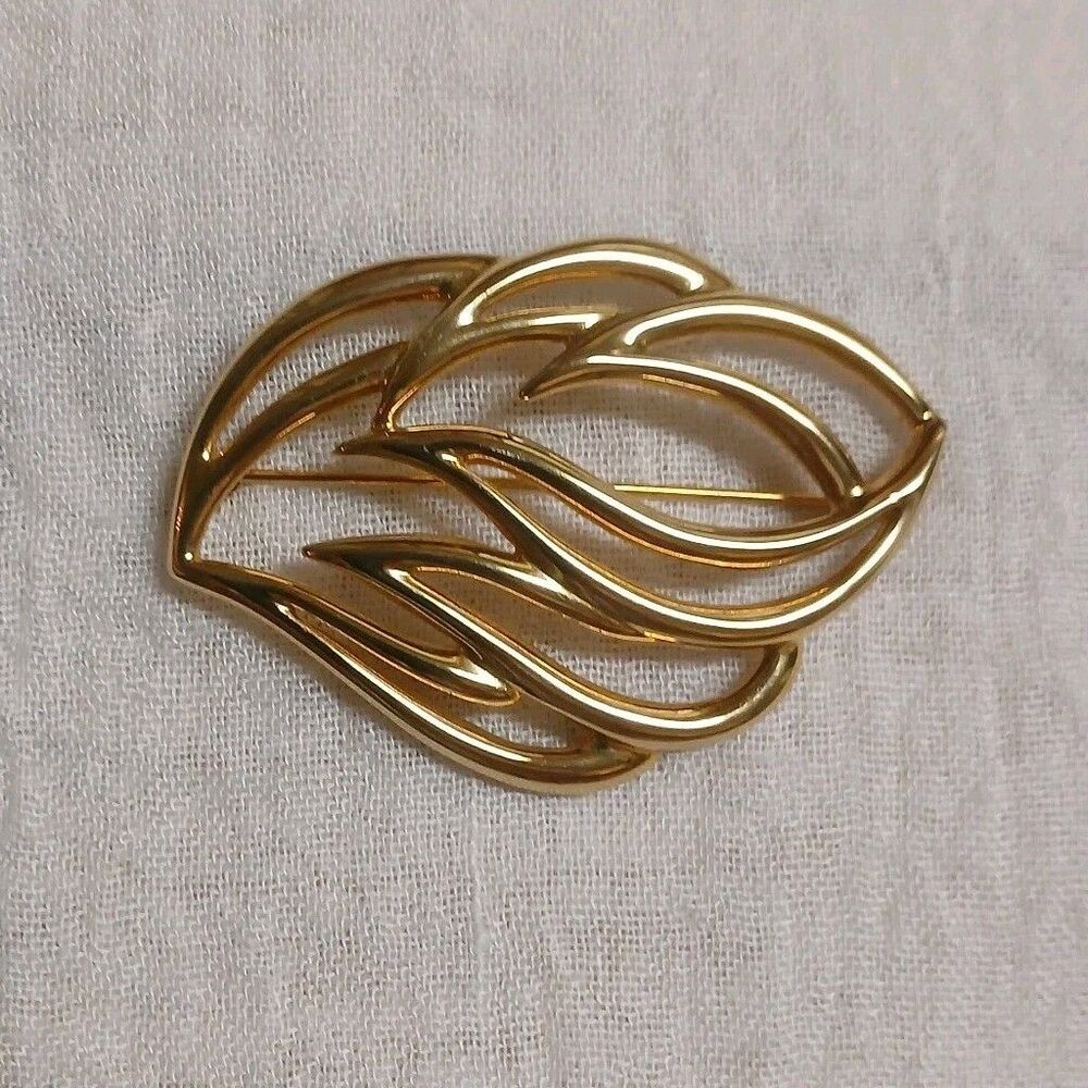 Vintage Monet Gold Tone Open Work Leaf Brooch Pin 2.5" Signed
